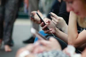 Lee más sobre el artículo Adicciones conductuales: definición, tipos y ejemplos