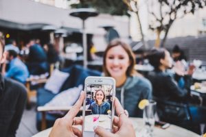 Lee más sobre el artículo Adolescentes y redes sociales: ¿cuáles son sus ventajas y peligros?