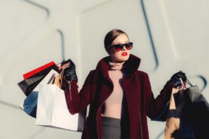 Lee más sobre el artículo Adicción a las compras: síntomas, causas y tratamiento – ¡con test!