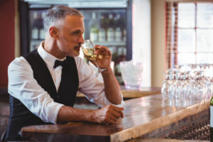 Lee más sobre el artículo ¿Cómo afecta el alcohol en la hostelería?
